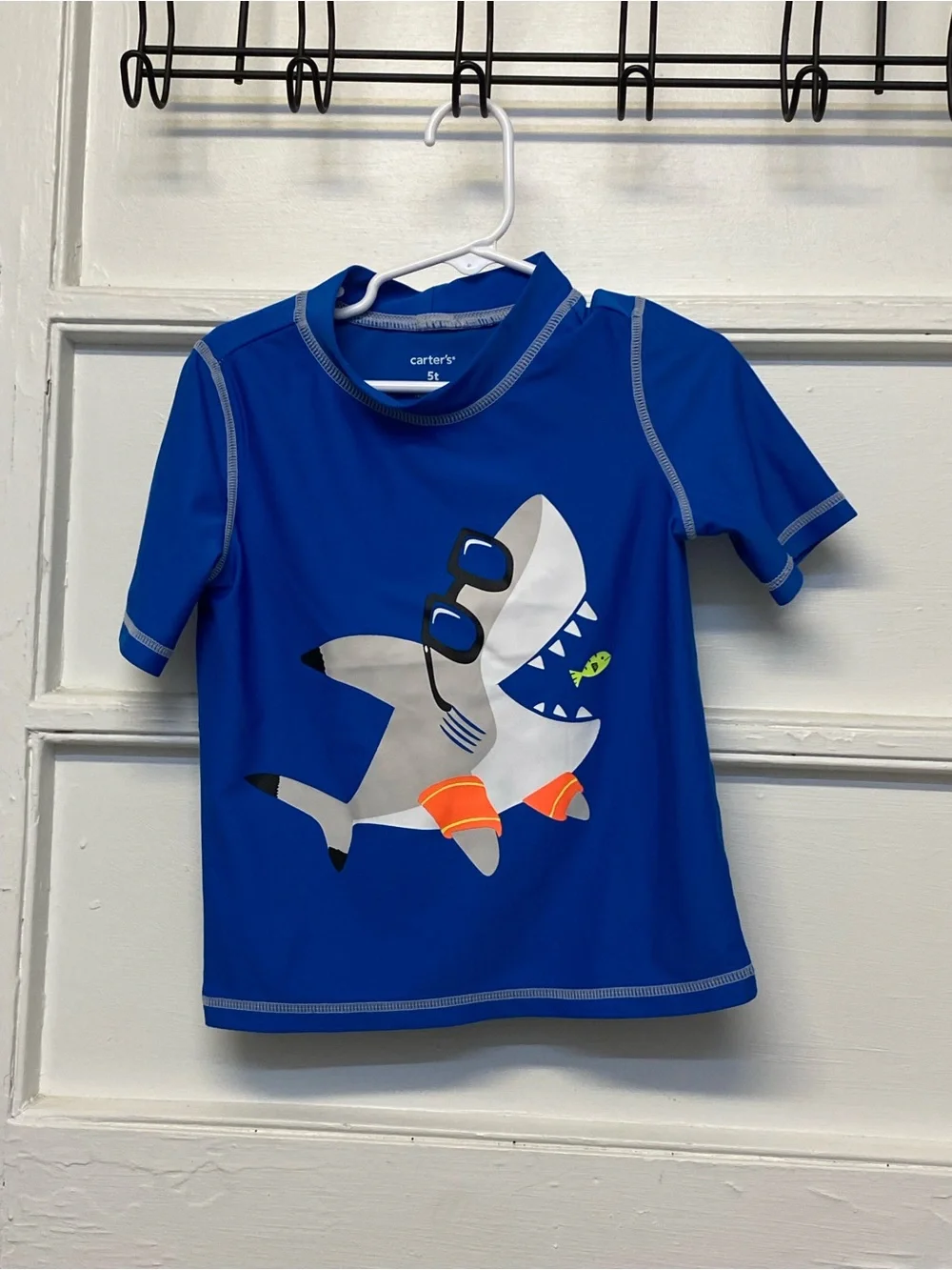 Carter's boys 5t Short Sleeve Sunglasses Shark Rashguard swim top Tshirt